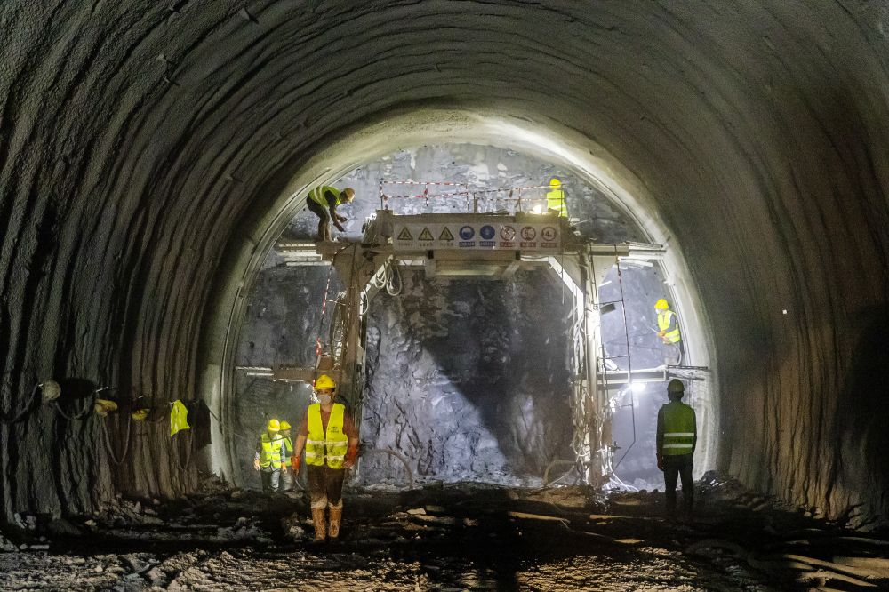 渝昆高铁第一长隧正洞正式开掘