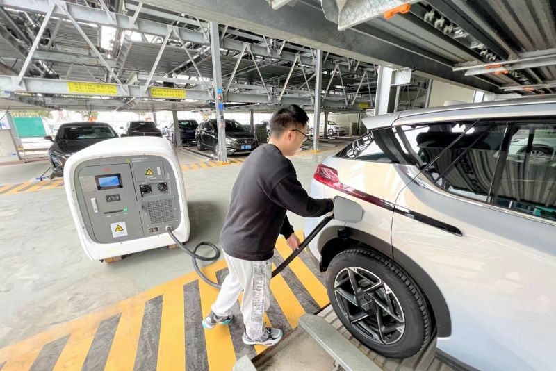 湖北武汉：科技赋能变“车找桩”为“桩找车”