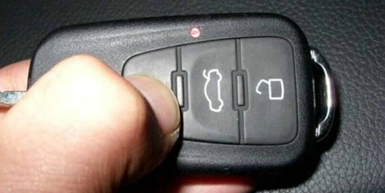汽车钥匙灯不亮怎么办