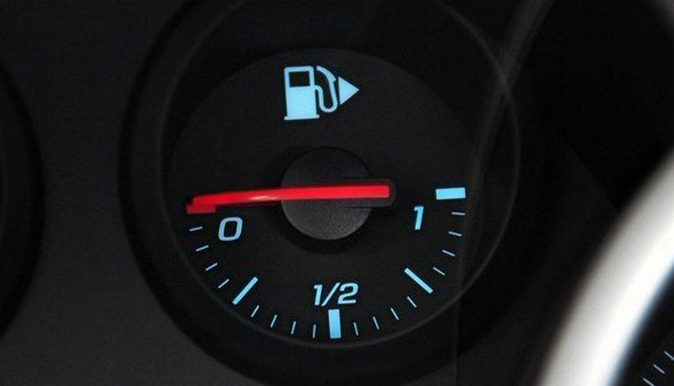 汽车更换电瓶后油表显示不正常